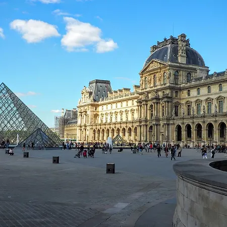 Apartment Louvre Valois Chicsuites Paris